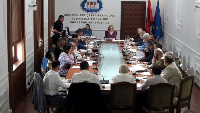 PS-PD finalizojnë Kodin e ri Zgjedhor/ Alibeaj: Ramës po i dhurohet mandati i katërt! Bushka: Më shumë justifikuat humbjet, sesa argumentuat