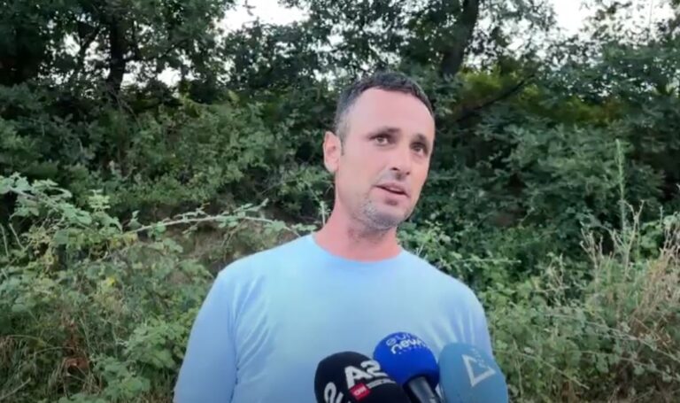 Babai gjuan me çifte djalin, flet i afërmi i familjes: Njëri prej tyre ka qenë i pirë