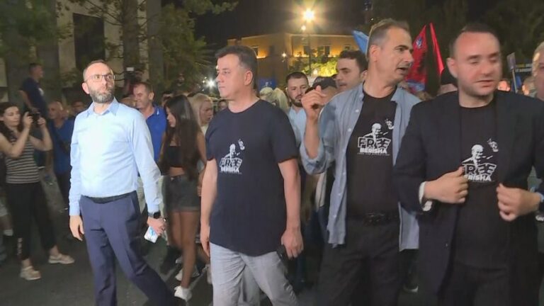 Mbyllet protesta, nisi në Kryeministri dhe përfundoi në Bashki