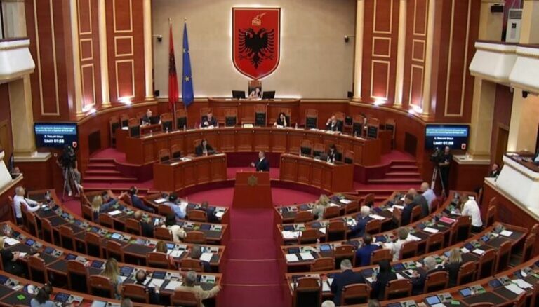 Balla vërejtje Felajt: Të nisin diskutimet, veç njëri ka konflikt interesi këtu. Bardhi: Hera e fundit që ministri dikton…