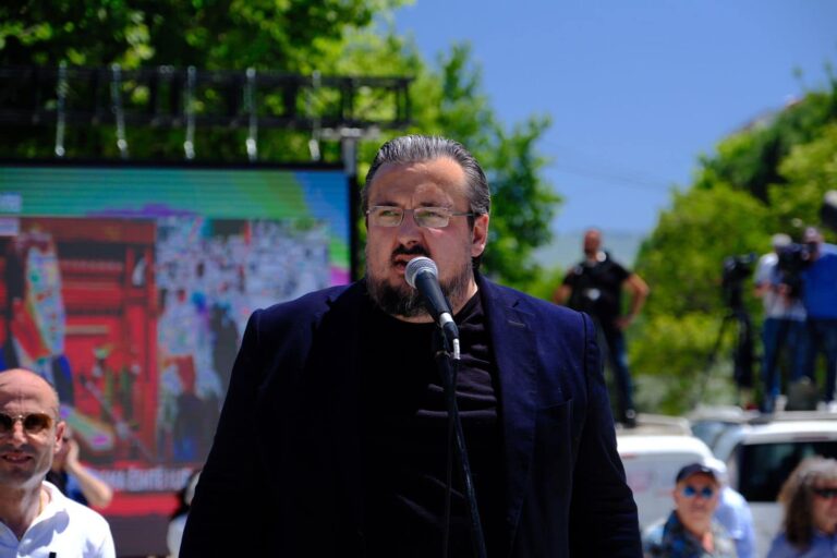 Teliti: Me porosi të Veliajt, këshilltarët e majtë bllokuan mbledhjen e Këshillit Bashkiak për aferën në Linzë