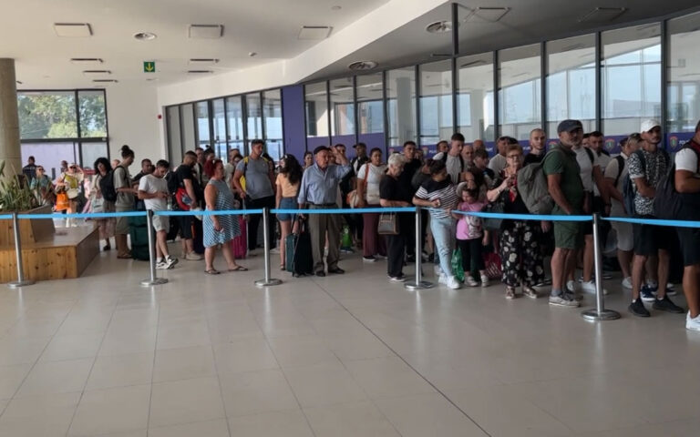Fluks në portin e Vlorës! Mbërritën në orët e para 1200 pasagjerë, një pjesë e tyre turistë italianë