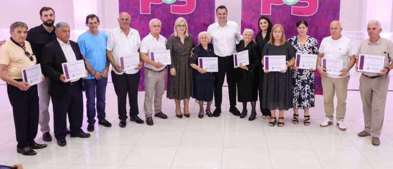 Veliaj për opozitën: Në fushatë xhirojnë gomat, kur humbasin djegin gomat. Ata flasin për rrotën, kur bota flet për AI