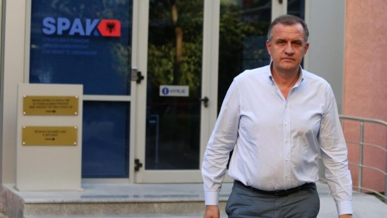 Ish-ministri Ilir Beqaj shtrohet në QSUT, si paraqitet gjendja e tij