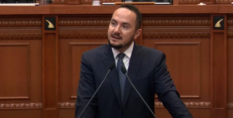 Salianji prezanton raportin për TIMS në Kuvend: Ervin Muça nuk përmbushte kushtet për të qenë drejtor i departamentit të IT