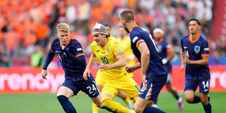 Holanda mund me lehtësi Rumaninë dhe shkon në çerekfinale (VIDEO)