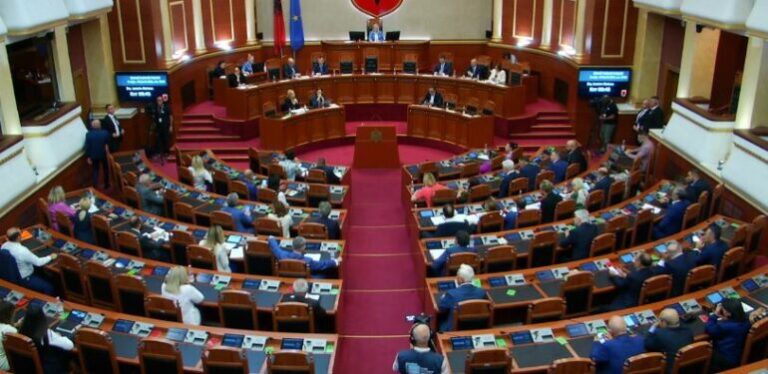 “Zgjedhorja”, sot dhe nesër Kuvend për votimin e draftit të dakordësuar PS-PD