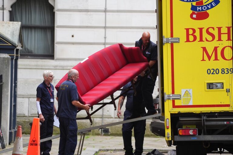 Laburistët marrin pushtetin në Britani, hiqen sendet personale të Rishi Sunak nga ndërtesa 10 në Downing Street