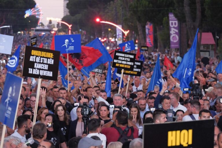 Mbi 1200 efektivë në gatishmëri për protestën e opozitës. Policia: Ja rrugët që do të bllokohen