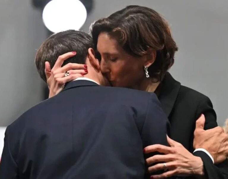 Puthje dhe përqafime pasionante mes Macron dhe ministres së Sportit