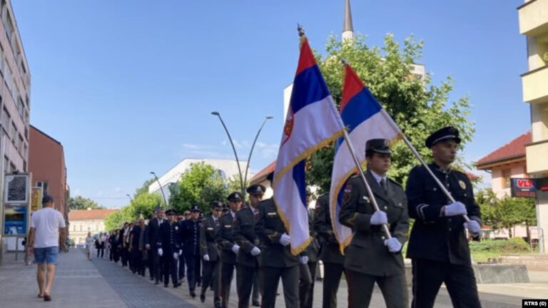Ushtria serbe marshon nëpër Prijedor pa lejen e Presidencës së Bosnjës