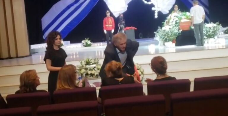 Homazhe në nder të Ismail Kadaresë, figura të politikës dhe artit nderojnë shkrimtarin