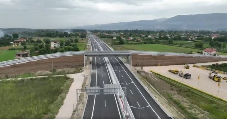 Rama ndan mendimet e qytetarëve për autostradën Thumanë-Kashar: Si në Europë, na ka shpëtuar!