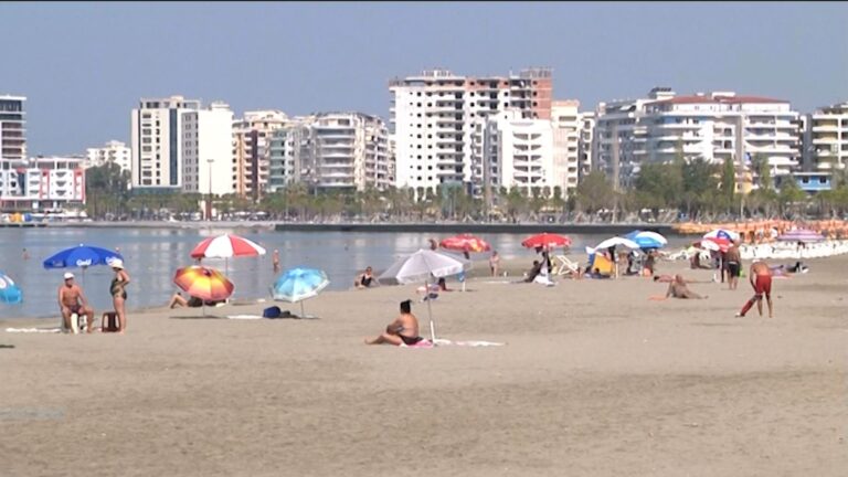 Tjetër ngjarje e rëndë në plazh, vdes i moshuari në Vlorë
