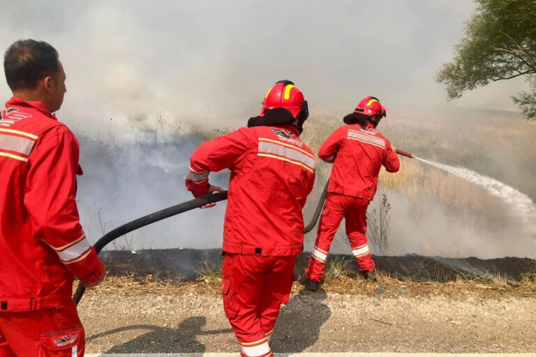 Zjarret në vend, Haki Çako tregon situatën: 14 vatra aktive. Forcat dhe mjetet ajrore janë në gatishmëri të plotë