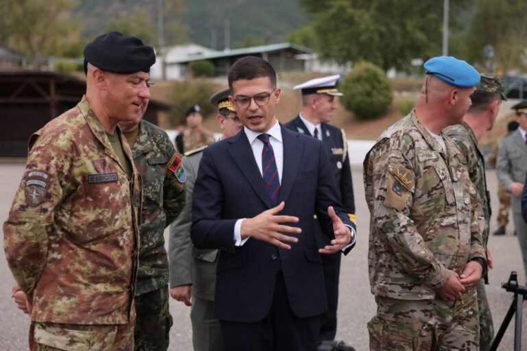 Ministri Vengu në Komandën e KFOR dhe kontingjentin e forcave shqiptare në Pejë
