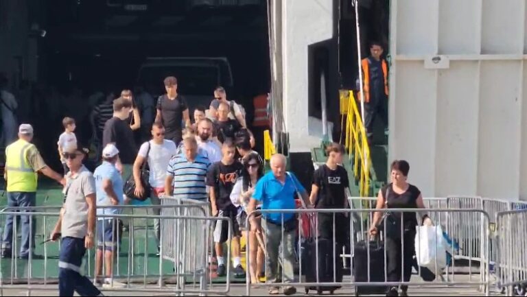 Fluks në portin e Durrësit dhe të Vlorës! Mbi 100 mijë pasagjerë kanë lëvizur për 10 ditë