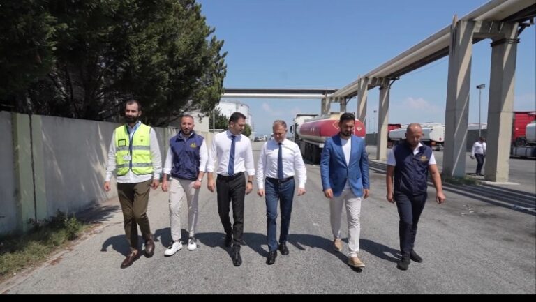 Ministri i Financave Malaj inspektim në Porto Romano! Gazheli: Do ta mbyllim vitin me 700 mijë tonë karburant të importuar
