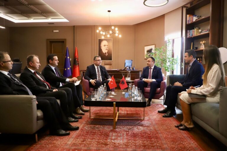 Ministri Hoxha pret ambasadorin turk në Tiranë: Turqia është një partner kryesor në fushën e sigurisë