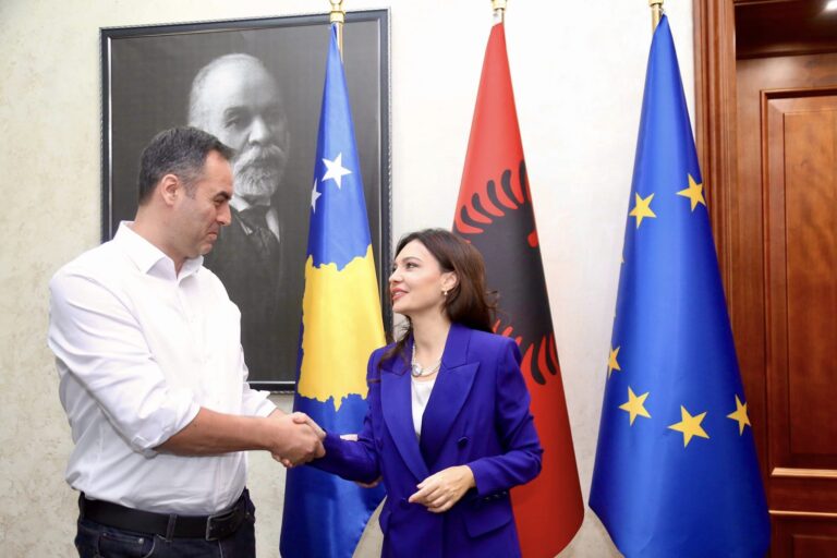 FOTO/ Kryeparlamentarja Spiropali pret në takim Konjufcën: Vizitën e parë do ta kem në Kosovë. Bashkëpunim vëllazëror të shkëlqyer