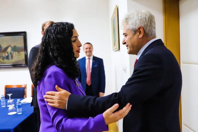 Ngjarja me presidenten Osmani në Shkup, Ali Ahmeti: Skuqem nga turpi, falini nuk e dinë çfarë bëjnë