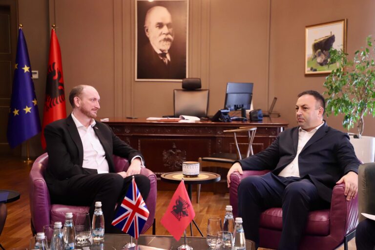 Ministri i Brendshëm, Hoxha pret ambasadorin britanik: Forcojmë partneritetin strategjik mes dy vendeve tona