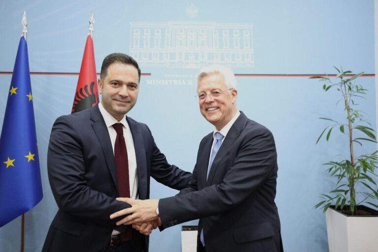 FOTO/ Ministri Petrit Malaj pret ambasadorin Bergner: Gjermania është partner strategjik për vendin tonë