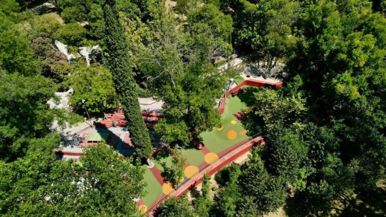 Rama uron mirëmëngjes dhe të diel të mbarë nga “Parku i Madh, oazi i qetë i Tiranës sonë”