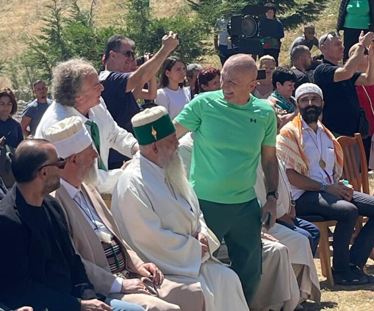 Ilir Meta në Malin e Tomorrit: Lutje të pranuara, shëndet dhe mbarësi! Abaz Aliu ju ndihmoftë ju dhe familjet tuaja