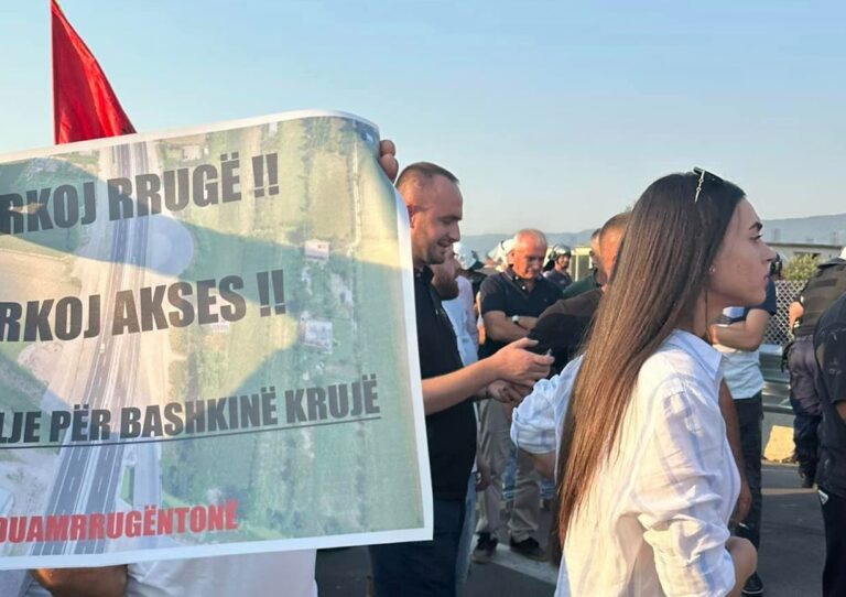 Protestë kundër aksit Thumanë-Kashar, deputetja Ulliri: Të bashkohemi kundër padrejtësisë