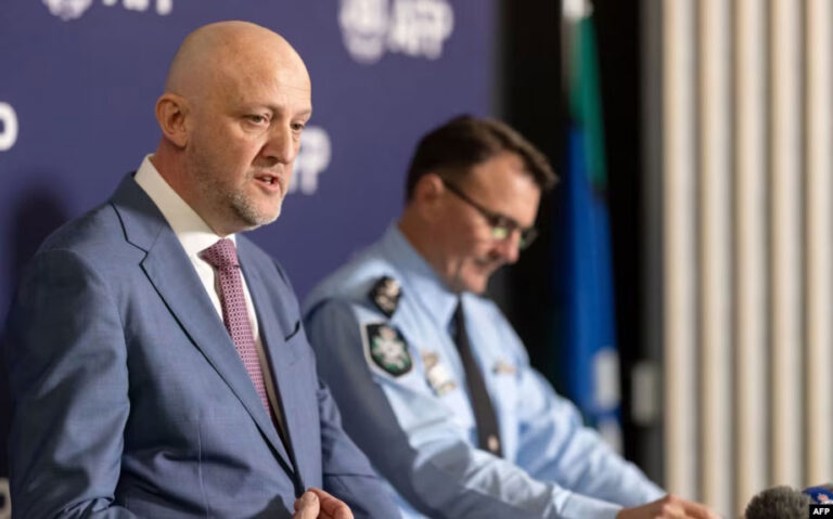 Australia akuzon vende mike për ndërhyrje nga jashtë