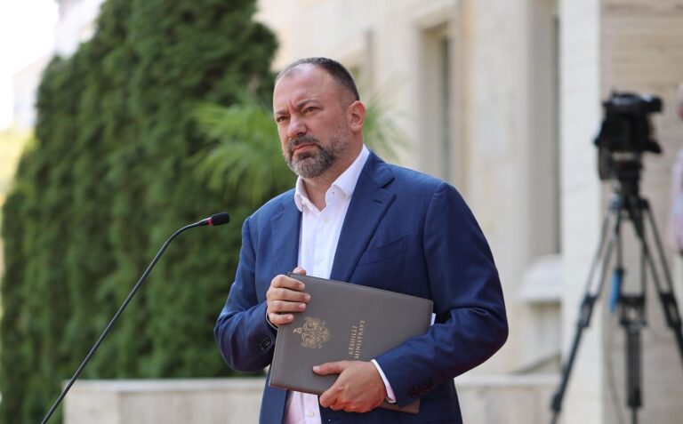 Kryebashkiakët socialistë kundër për ndarjen territoriale, Mazniku: Debati në Kuvend, jo me protesta