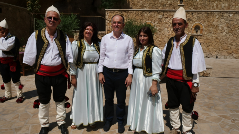 Një VAJZË që magjepsi Presidentin Begaj