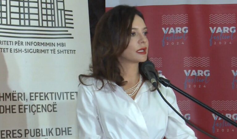 VIDEO/ ”Porto Palermo nga kamp në përkujtim”, kryeparlamentarja Elisa Spiropali: Homazh për miliona jetë të këputura në mes