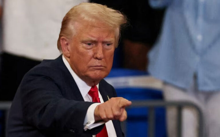 Trump sulmon Zelenskyn: Po i japim para dikujt që refuzon të bëjë një marrëveshje armëpushimi