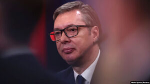 Befason kryetarja e Kuvendit: Po përgatitet arrestimi i Vuçiçit