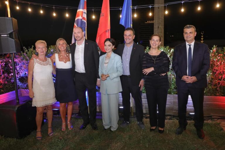 U nderua me “Çelësin e Qytetit”, ish-ambasadori britanik falenderon Veliajn: Kemi hedhur themele të forta