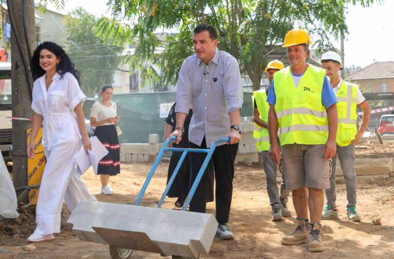 Rehabilitimi i hapësirave mes Rr. “Kujtim Laro” dhe “Kongresi i Manastirit”, Veliaj: Po punojmë gjatë verës që qytetarët ta gjejnë gati pas pushimeve
