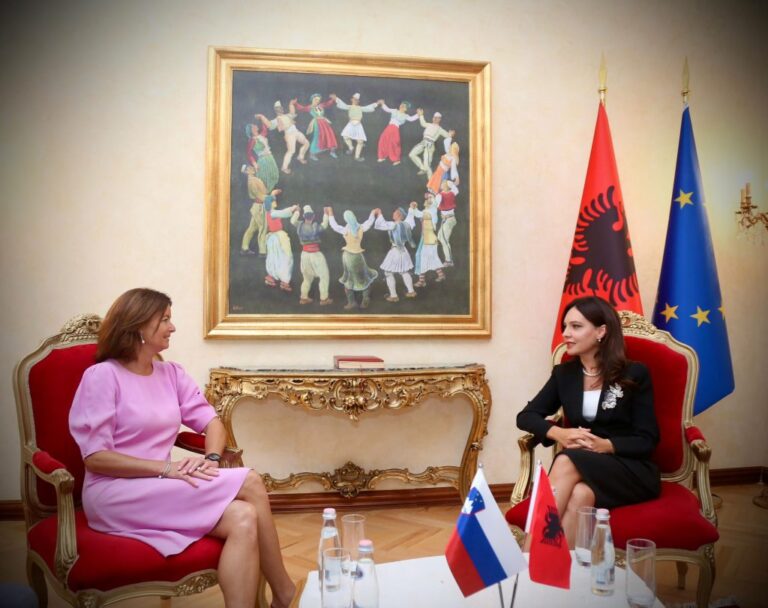 Kryeparlamentarja Elisa Spiropali takim me zv/kryeministren sllovene Tanja Fajon: Sa herë Shqipëria ka qënë e lirë të zgjedhë, ka zgjedhur Evropën