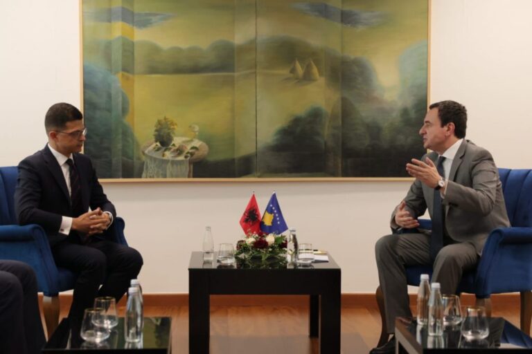 Ministri Vengu vizitën e parë e bën në Kosovë, pritet nga Kurti dhe Maqedonci: Forcim i bashkëpunimit në mbrojtjen