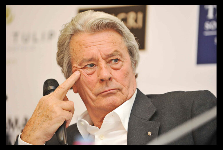 Ndalon zemra e legjendarit të filmit francez, Alain Delon, burrit sharmant dhe aktorit që bëri me zemër sa e sa gra…