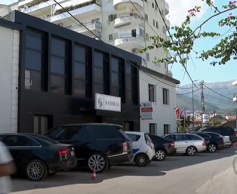 Himarjotët me kërkesa për kryetarin e ri: Të gjitha mundësitë janë. Kushdo të punojë, punon
