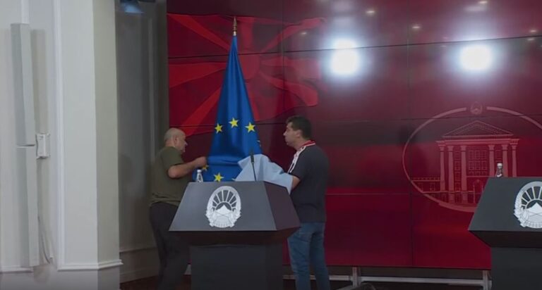 VIDEO/ Flamuri i Kosovës ngatërrohet në Shkup para se Kurti të fliste, gabim apo provokim? Vjen pas incidentit me Osmanin