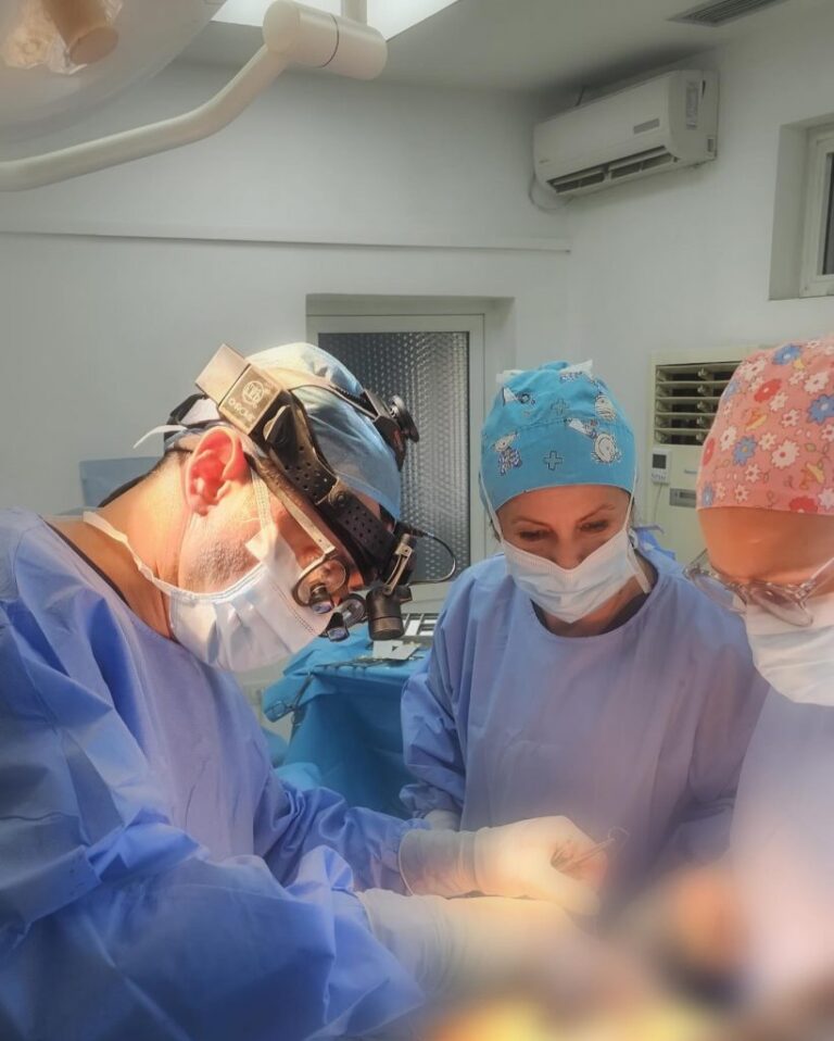 FOTO/ Ministrja Koçiu: Realizohet me sukses bajpasi aorto-koronar në QSUT tek një pacient 73-vjeçar