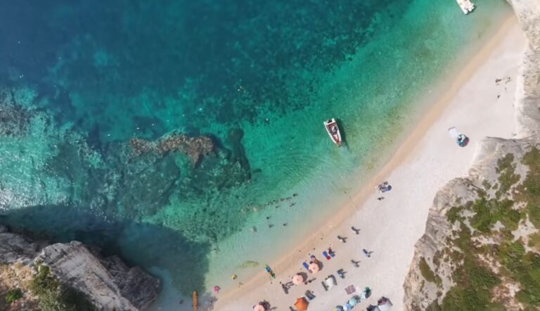 Gjiri i Gramës, një nga perlat e rivierës shqiptare (VIDEO)