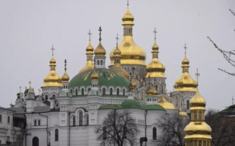 Ukraina ndalon veprimtarinë e Kishës Ortodokse ruse