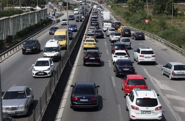 925 mijë makina në rrugë çdo ditë, qeveria Rama synon që të rrisë përdorimin e biokarburanteve