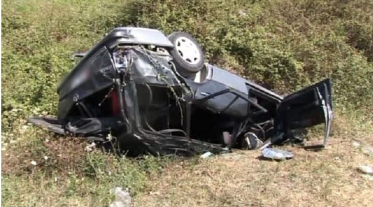 Librazhd, makina me 5 fëmijë brenda, del nga rruga dhe përfundon në humnerë