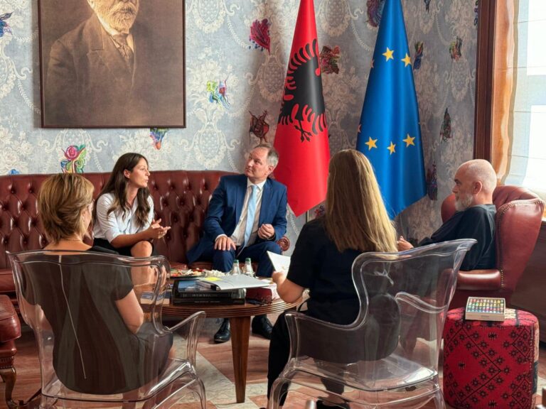 Rama pret në kryeministri shefin e Qendrës së Panaireve të Berlinit
