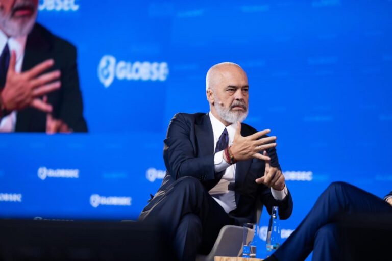 Rama në Pragë flet për integrimin, kampet italiane dhe ndikimin rus në Ballkan: Nga BE s’pranojmë jo si përgjigjie